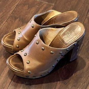 Stuart Weitzman Leather Brown open Clogs (Studclog)